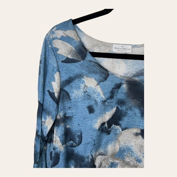 0233. WINE STREET BLOUSE 3/4 SLEEVE BLUE GRAY WATER COLOR‎ RUFFLES - Picture 4 of 9